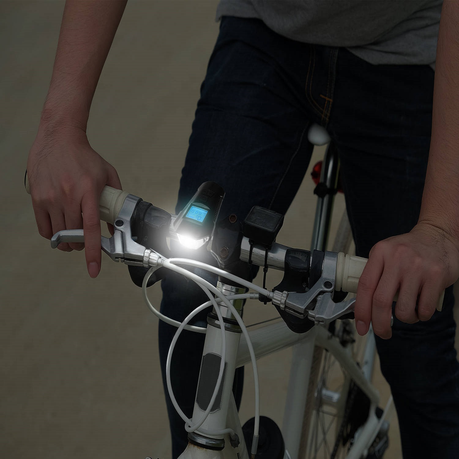4 az 1-ben vízálló LED-es kerékpár lámpa szett – digitális sebességmérővel (BB-12044) (7)