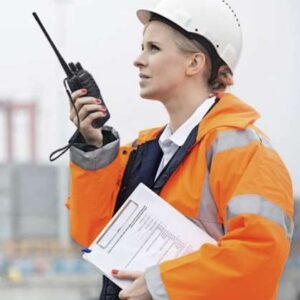 2 darabos Walkie Talkie szett zseblámpával, fülhallgatóval, 3-5 km-es hatótávolság (BBV) - Image 3