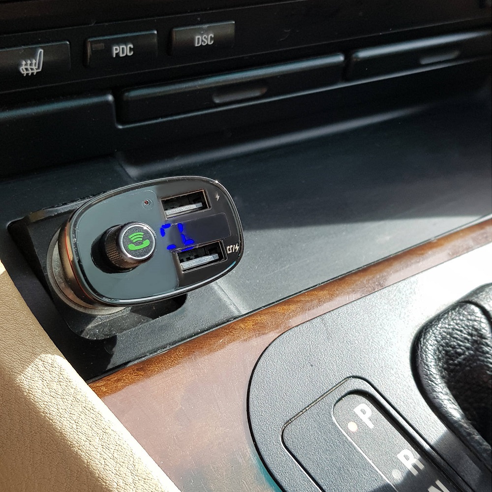 Autós Bluetooth FM transzmitter – dupla töltővel- beépített mikrofonnal (BB-14152) (7)
