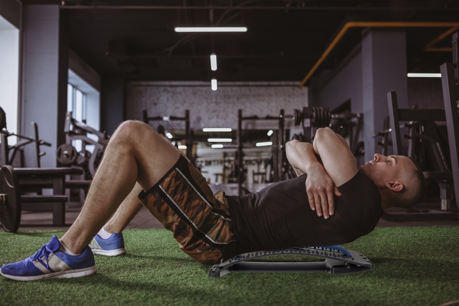 Hátmasszírozó, testtartásjavító fitness deréktámasz három nehézségi szinttel (6)