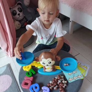 Interaktív, oktató és készségfejlesztő matematikai majom figurás mérleg játék - figurákkal, kártyákkal, számokkal (BBJ) - Image 9