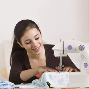 Vezeték nélküli mini varrógép lábpedállal, kettős menettel - csúszásmentes talpakkal, beépített lámpával (BBV) - Image 3