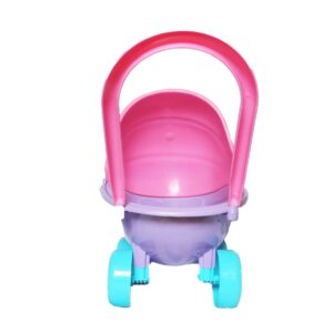 Műanyag játék babakocsi lecsukható árnyékolóval – járássegítő játék és baba kiegészítő kislányoknak vidám színekben - 41 x 30 x 44 cm (BBJ) - Image 6