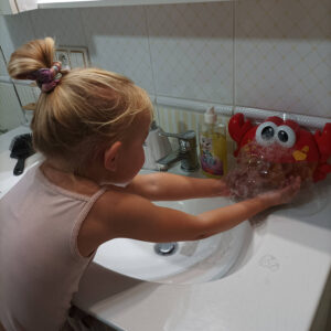 Zenélő, szappanbuborék készítő fürdőjáték - tarisznyarák erős tapadókoronggal, vidám dallamokkal (BBJ) - Image 4