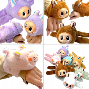 Éneklő Labubu plüss csuklópánttal – interaktív kabala fiús színben (BBJ) - Image 13