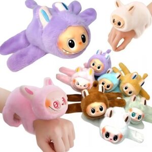 Éneklő Labubu plüss csuklópánttal – interaktív kabala fiús színben (BBJ) - Image 12