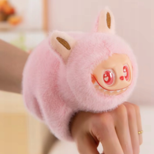 Éneklő Labubu plüss csuklópánttal – interaktív kabala fiús színben (BBJ) - Image 8