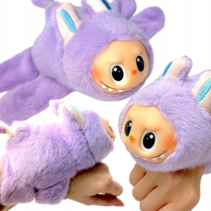 Éneklő Labubu plüss csuklópánttal – interaktív kabala fiús színben (BBJ) - Image 4