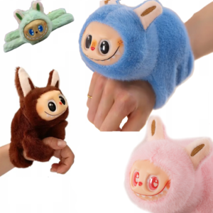 Éneklő Labubu plüss csuklópánttal – interaktív kabala fiús színben (BBJ) - Image 5