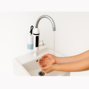 Praktikus digitális átfolyós vízmelegítős csaptelep beépített szappanadagolóval – energiatakarékos és modern konyhai megoldás KL25-128 RY001(BBV)