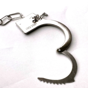 Fém bilincs kulcsokkal – rendőr jelmez kiegészítő gyerekeknek és felnőtteknek, party kellék szerepjátékhoz (BBMJ) - Image 3