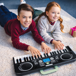 KeyVibe gyerek elektromos szintetizátor mikrofonnal – zenei 37 billentyűs játék, hangerőszabályzó, demo dalok, fekete (BBJ) - Image 2